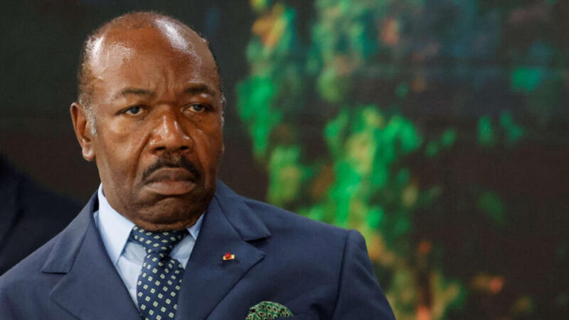 Coup d’État au Gabon : Ali Bongo demande à ses  amis de faire du bruit.